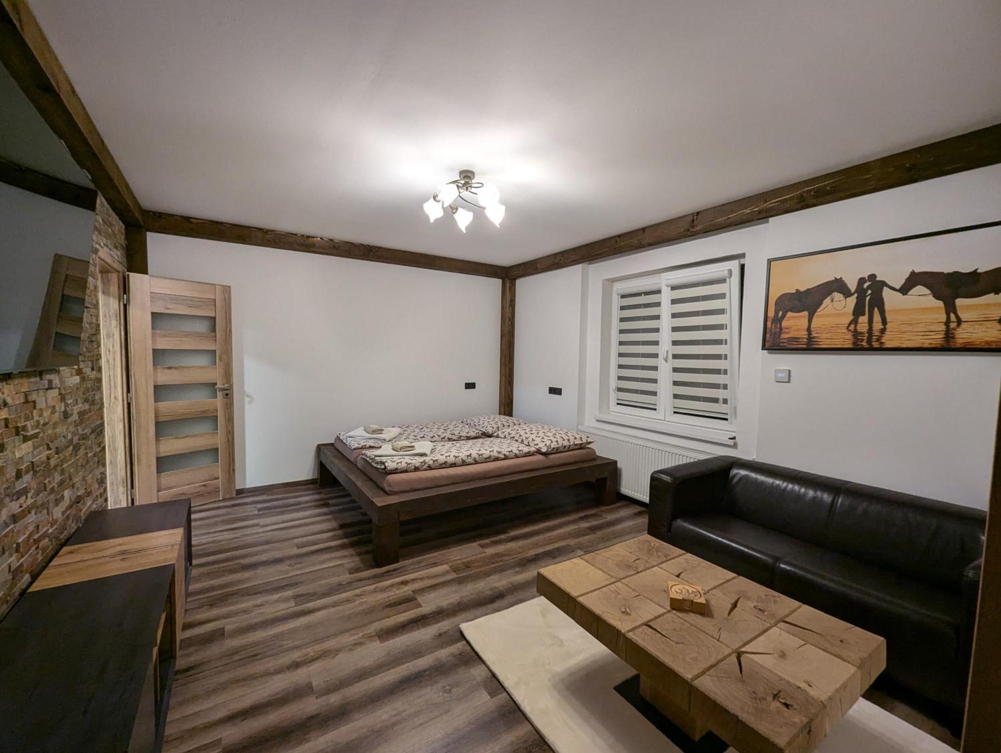 Jizdarna Malenovice Apartment Malenovice  ภายนอก รูปภาพ